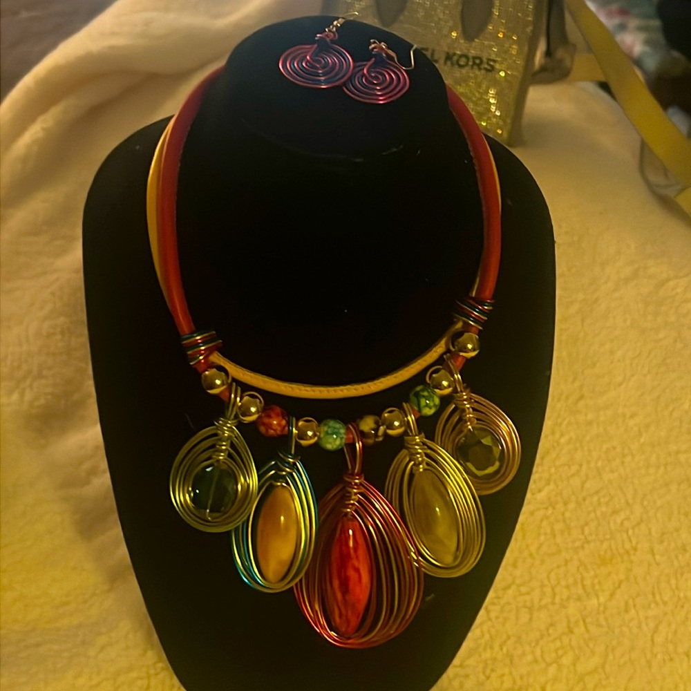 Teardrop Kai is a stunningly jewelled beauty.  Rich jewel tone in teardrop form.